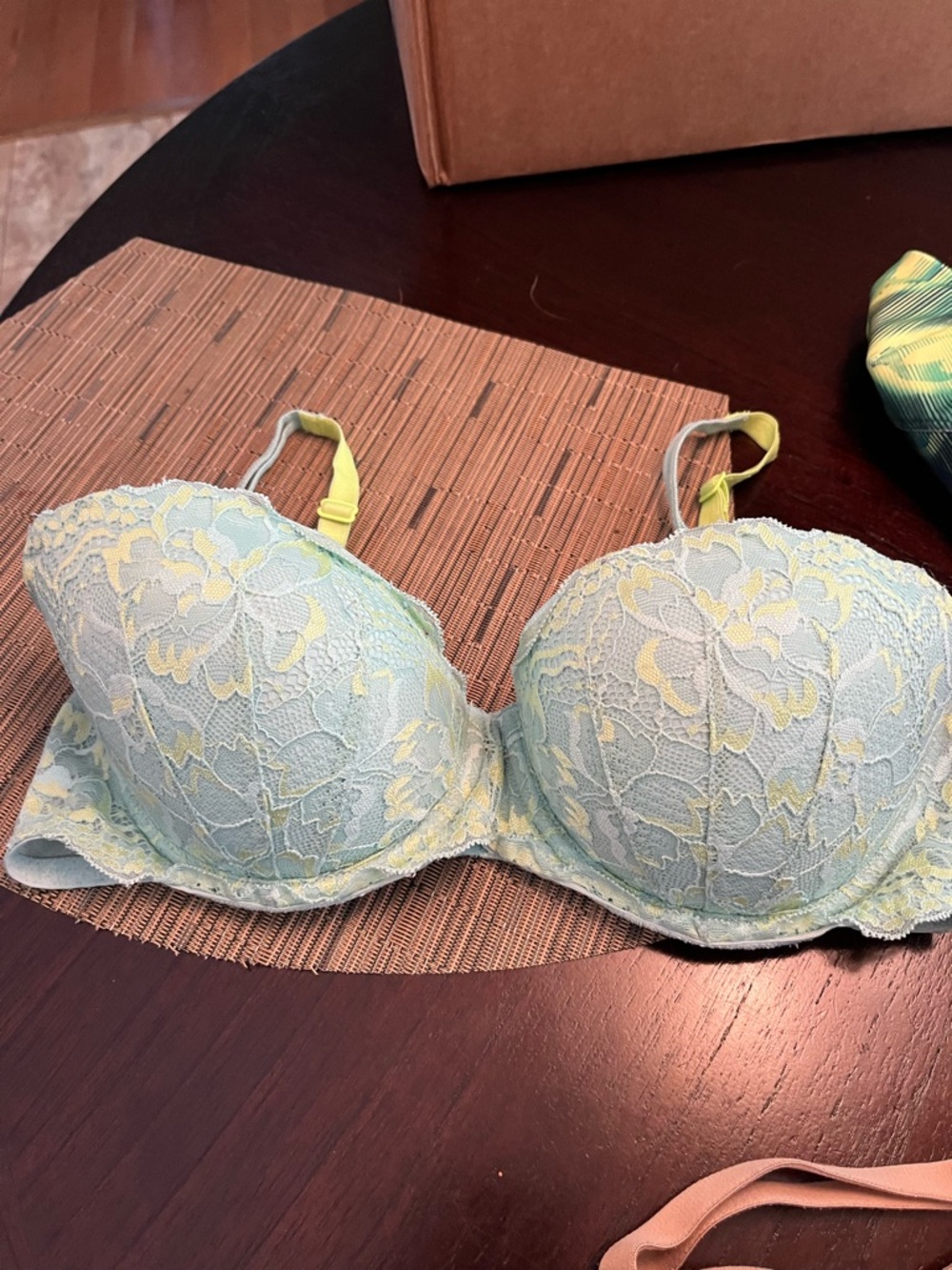 Victoria Secret Pink Light green Lace Underwire Bra pre loved 34D
